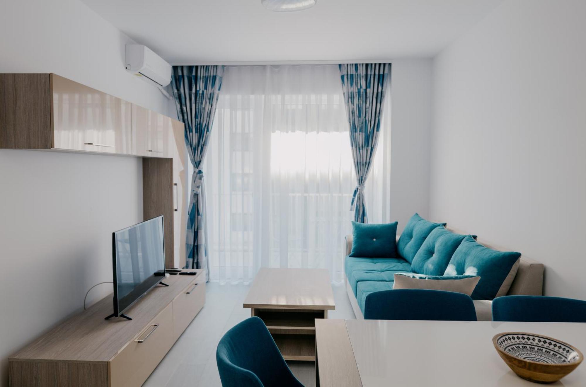Royal Blue Property オラデア エクステリア 写真